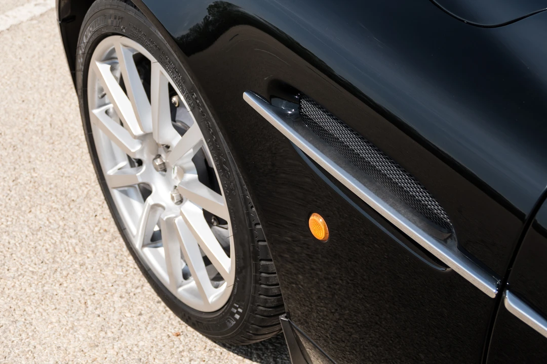 2005 Aston Martin Vanquish 1st Gen - Image 25 of 31
