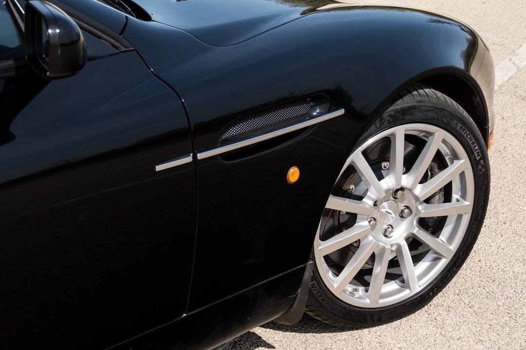 2005 Aston Martin Vanquish 1st Gen - Image 26 of 31