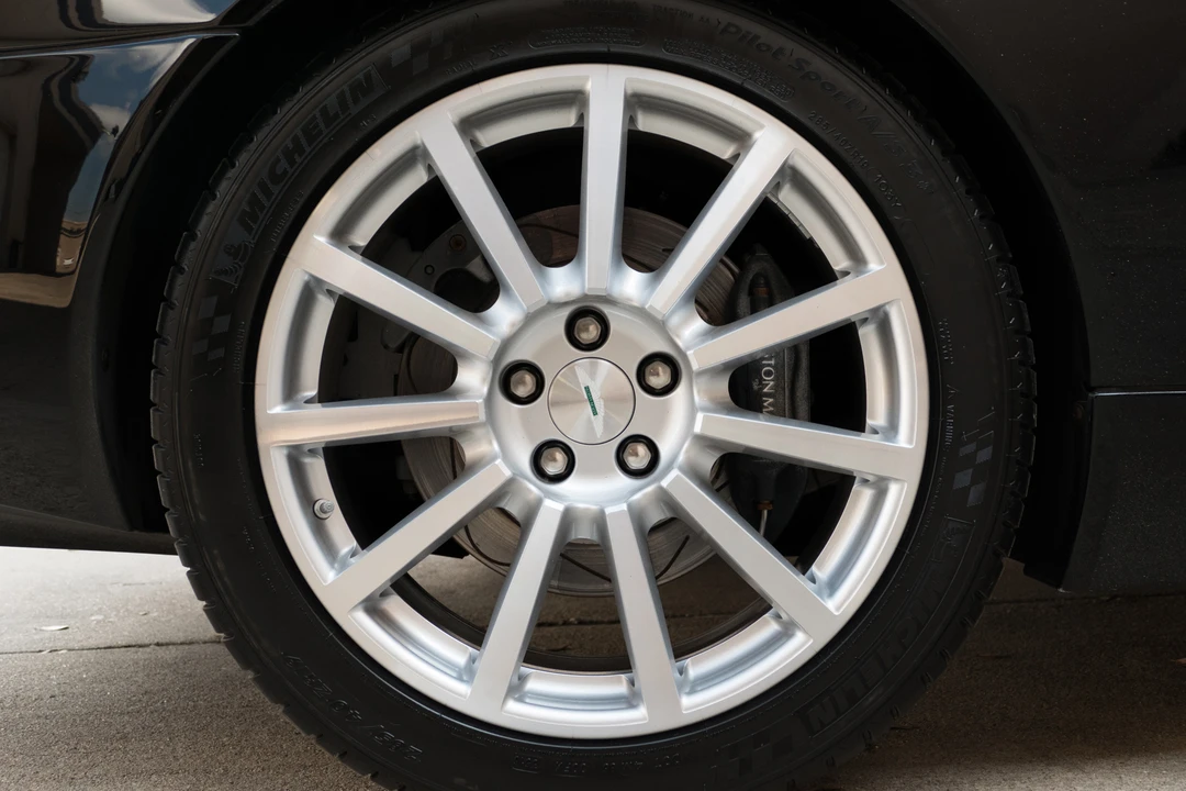 2005 Aston Martin Vanquish 1st Gen - Image 27 of 31