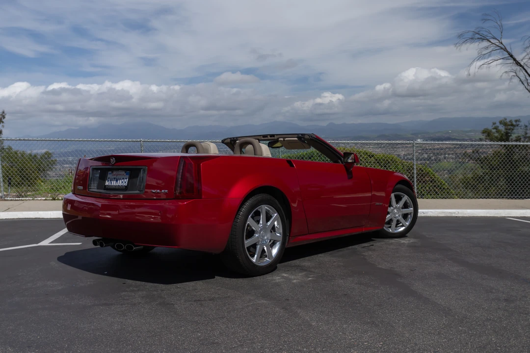 2005 Cadillac XLR - Image 2 of 31
