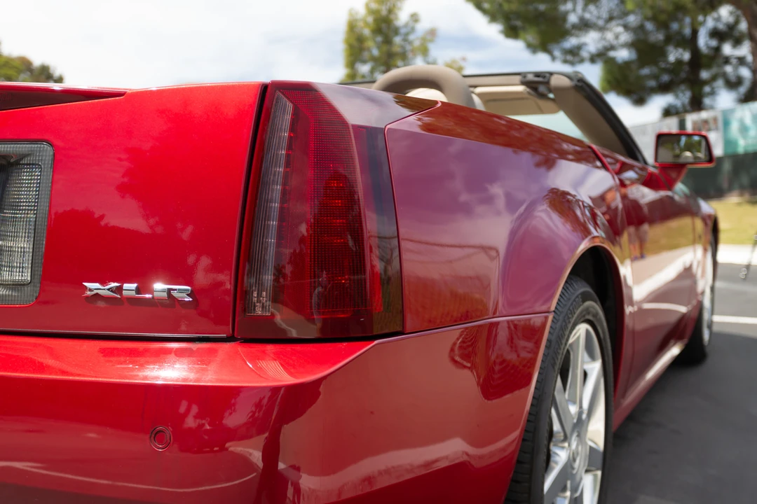 2005 Cadillac XLR - Image 24 of 31