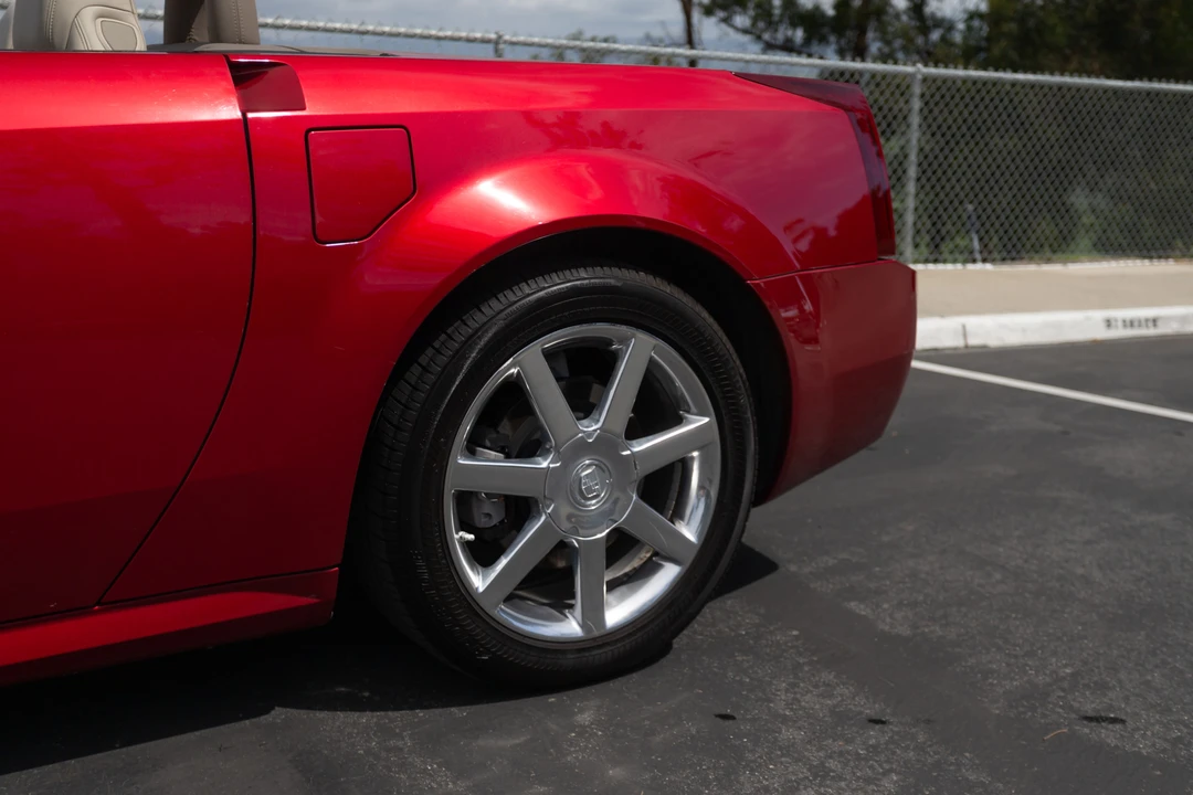 2005 Cadillac XLR - Image 22 of 31