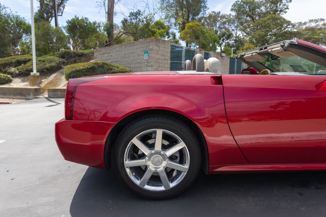 2005 Cadillac XLR - Image 17 of 31
