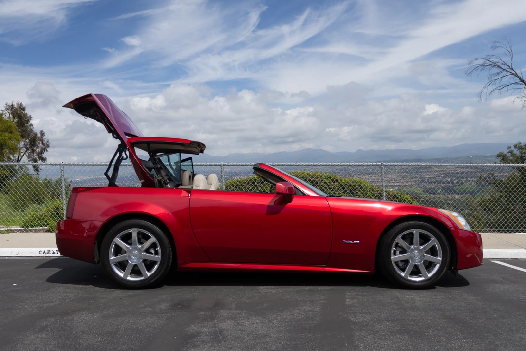 2005 Cadillac XLR - Image 13 of 31
