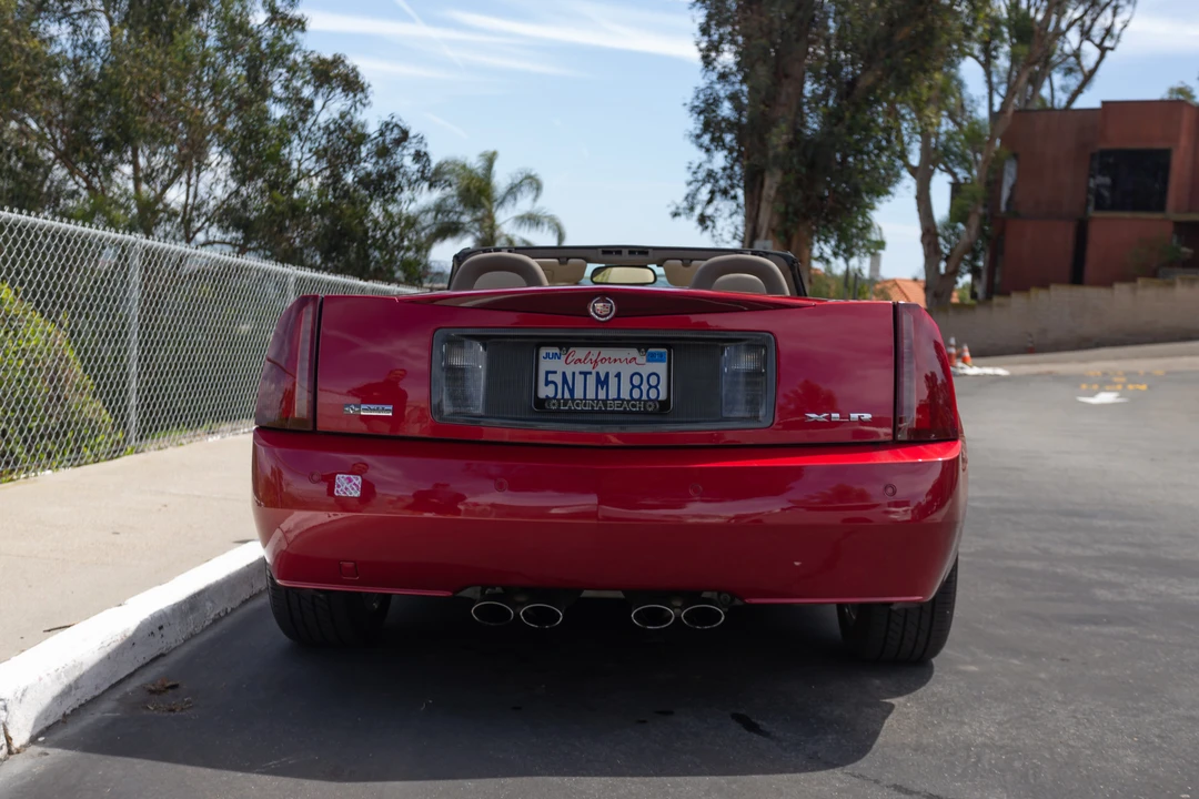 2005 Cadillac XLR - Image 12 of 31