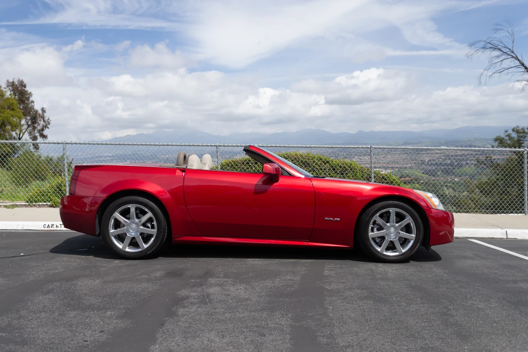 2005 Cadillac XLR - Image 10 of 31