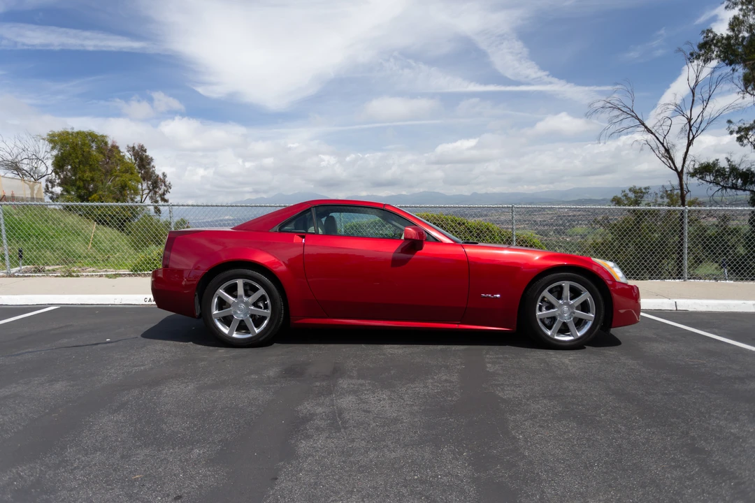 2005 Cadillac XLR - Image 9 of 31