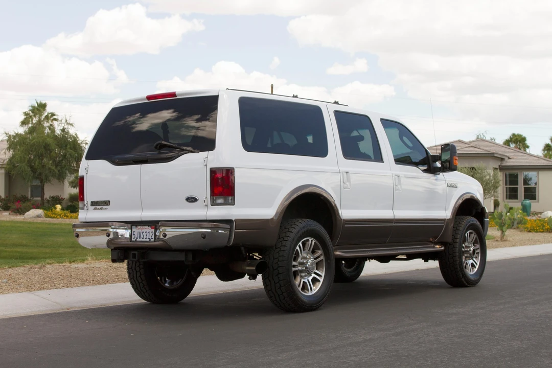 2005 Ford Excursion - Image 9 of 31
