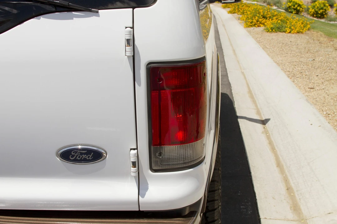 2005 Ford Excursion - Image 29 of 31
