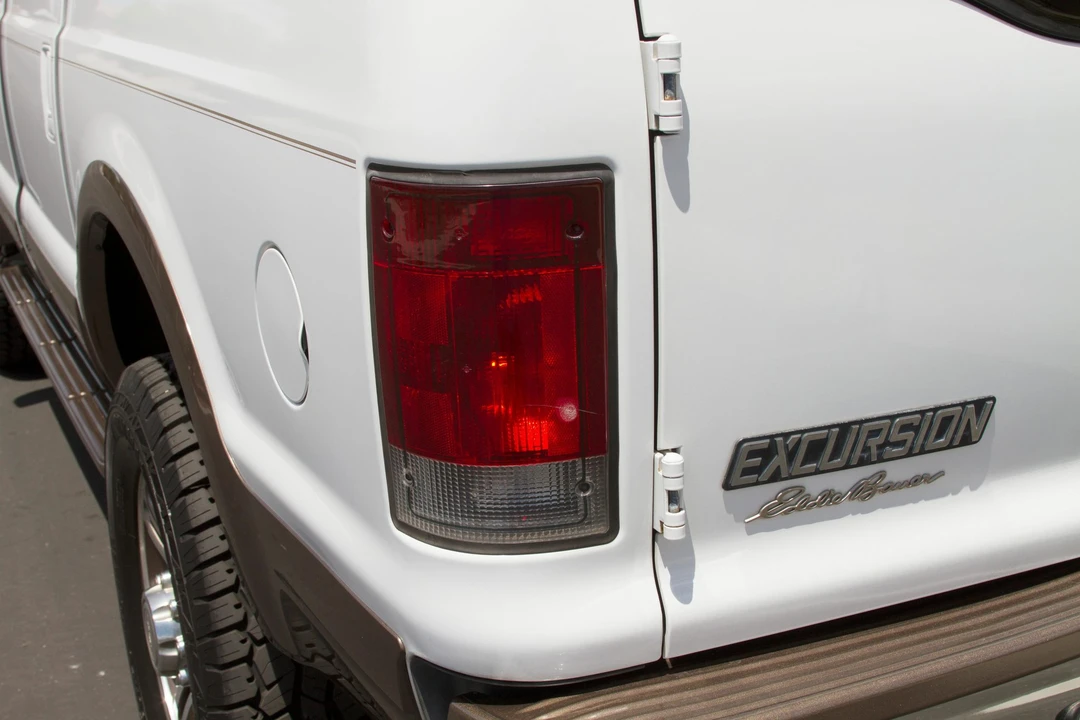 2005 Ford Excursion - Image 26 of 31