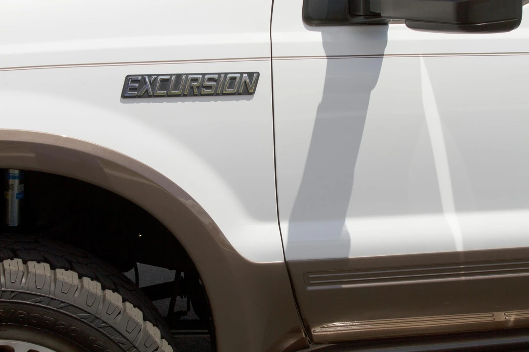 2005 Ford Excursion - Image 19 of 31