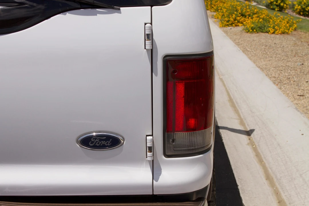 2005 Ford Excursion - Image 28 of 31