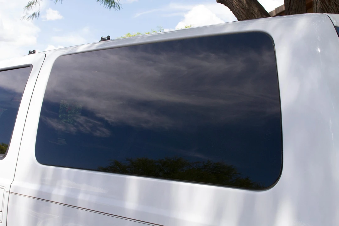2005 Ford Excursion - Image 23 of 31