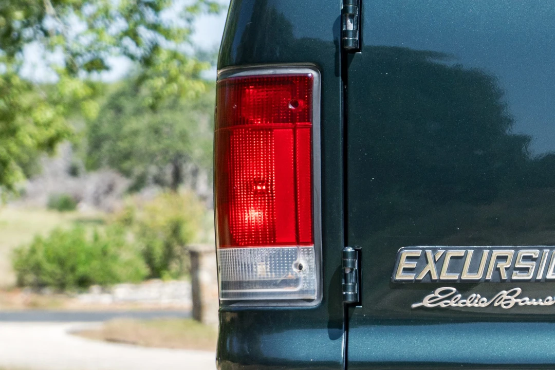 2005 Ford Excursion - Image 15 of 31
