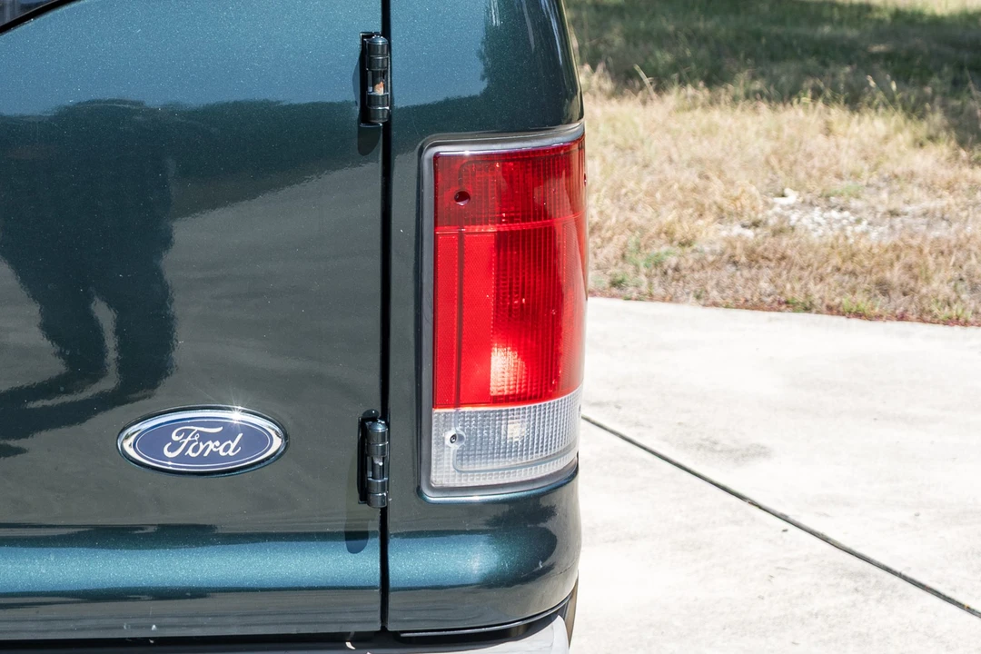 2005 Ford Excursion - Image 16 of 31