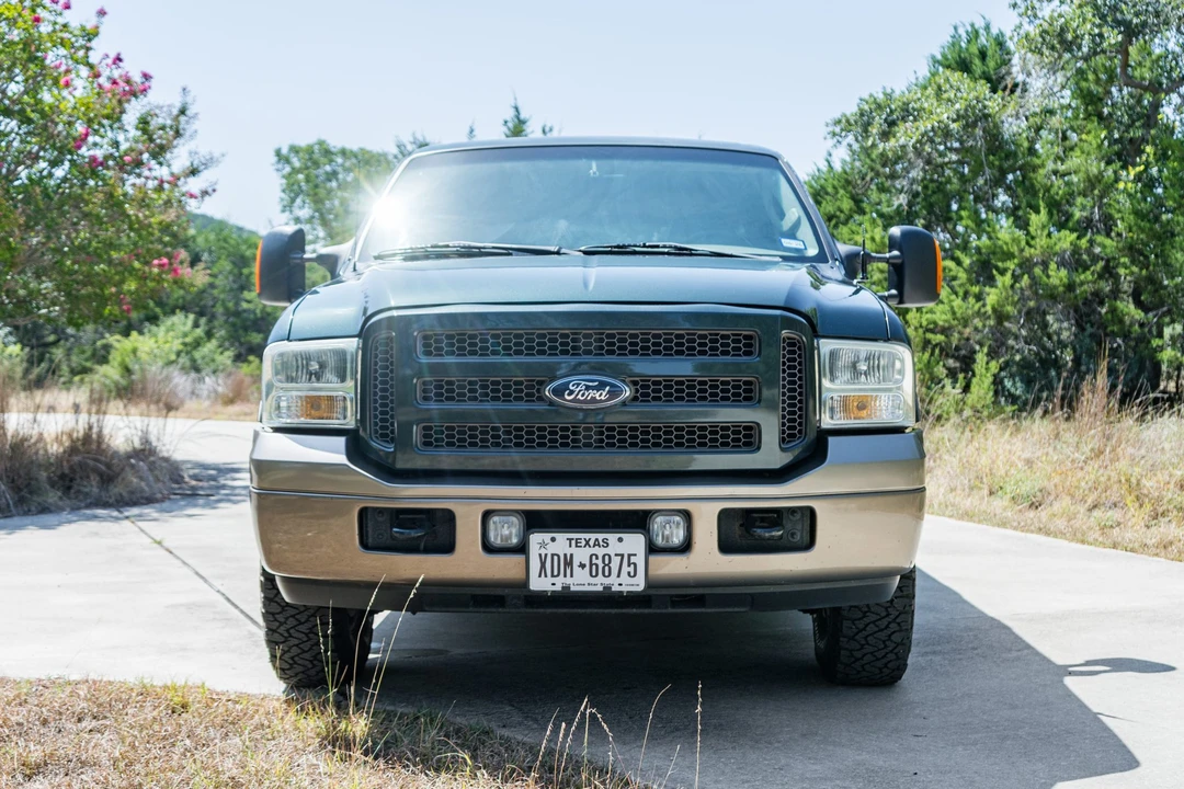 2005 Ford Excursion - Image 2 of 31