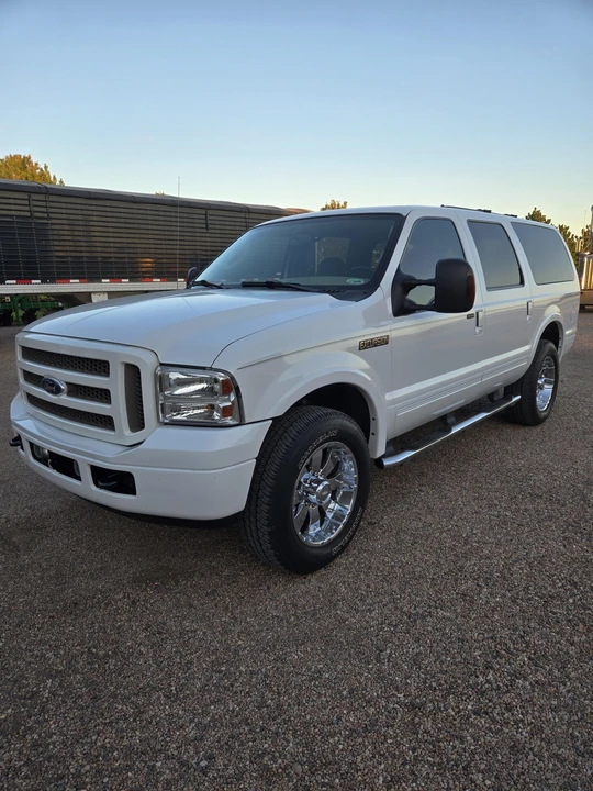2005 Ford Excursion - Image 2 of 31