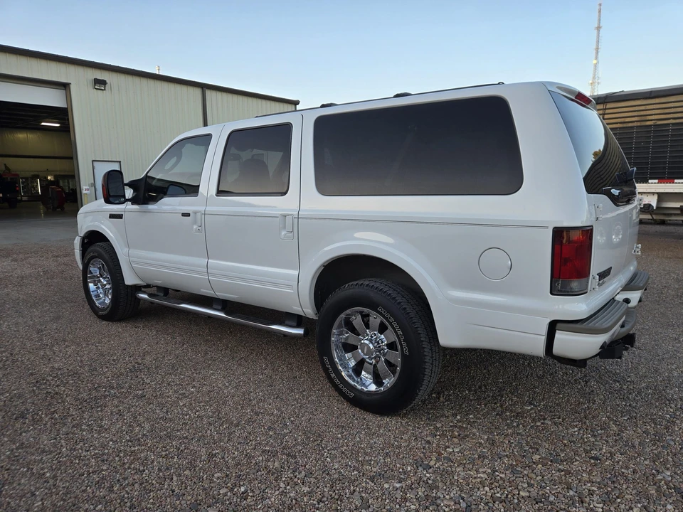 2005 Ford Excursion - Image 13 of 31