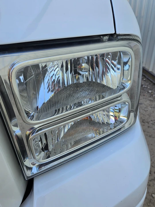 2005 Ford Excursion - Image 25 of 31