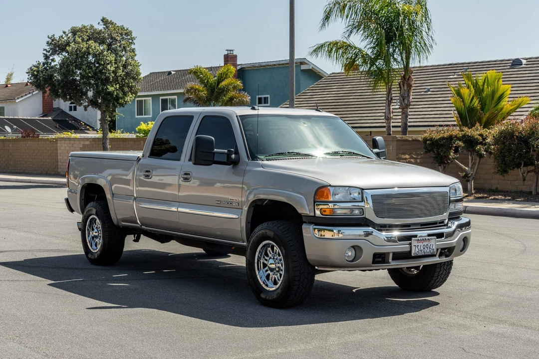 2005 GMC Sierra Heavy Duty 2nd Gen - Image 10 of 31