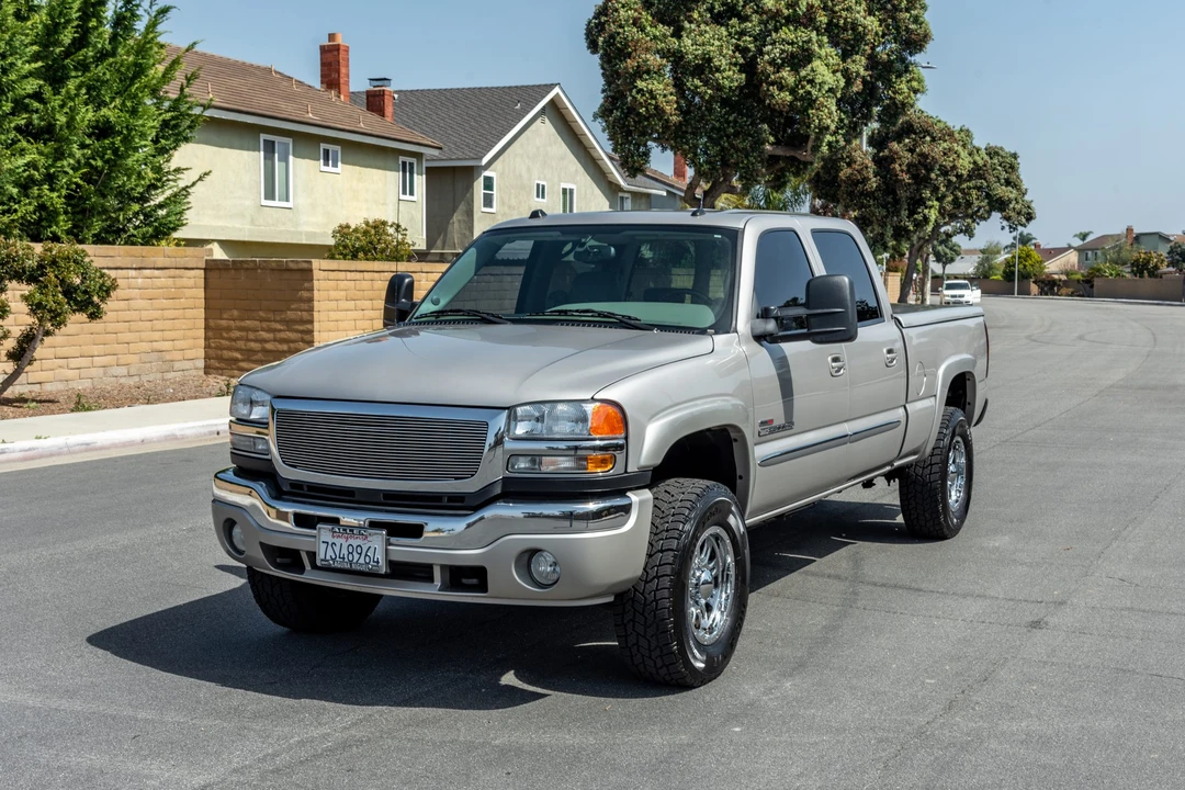 2005 GMC Sierra Heavy Duty 2nd Gen - Image 2 of 31