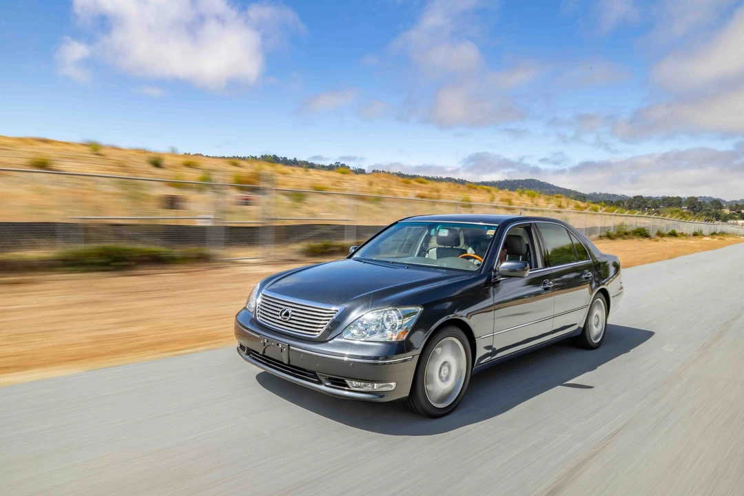 2005 Lexus LS 3rd Gen - Image 5 of 31