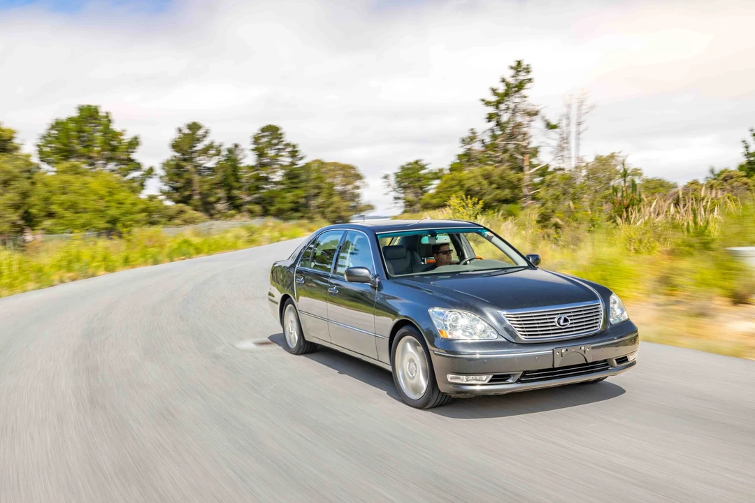 2005 Lexus LS 3rd Gen - Image 15 of 31