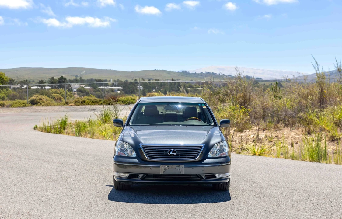 2005 Lexus LS 3rd Gen - Image 19 of 31