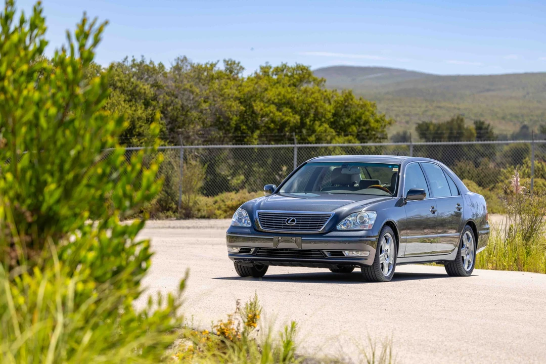 2005 Lexus LS 3rd Gen - Image 4 of 31