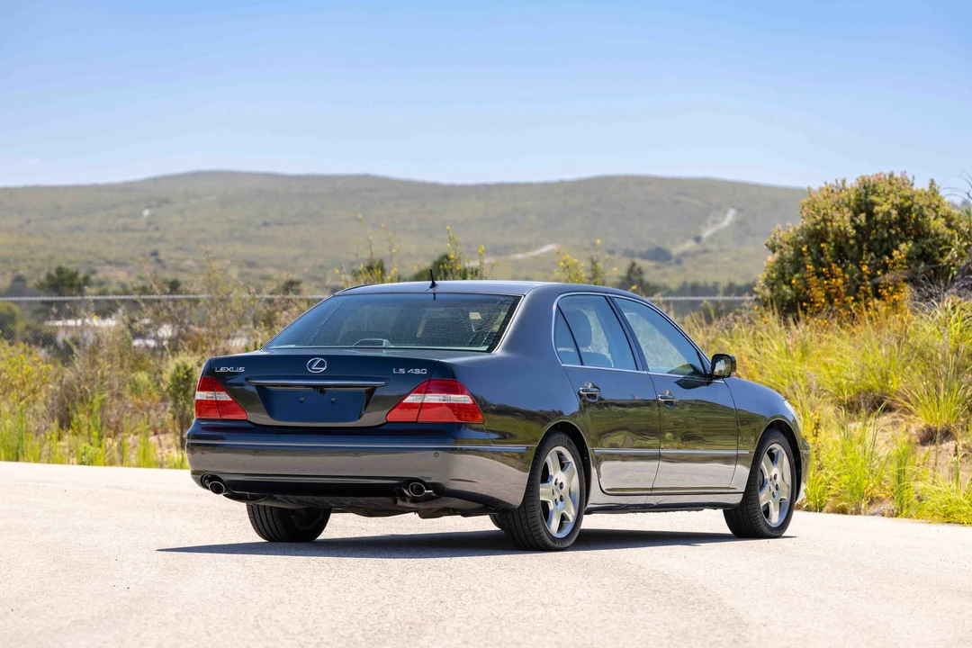 2005 Lexus LS 3rd Gen - Image 13 of 31