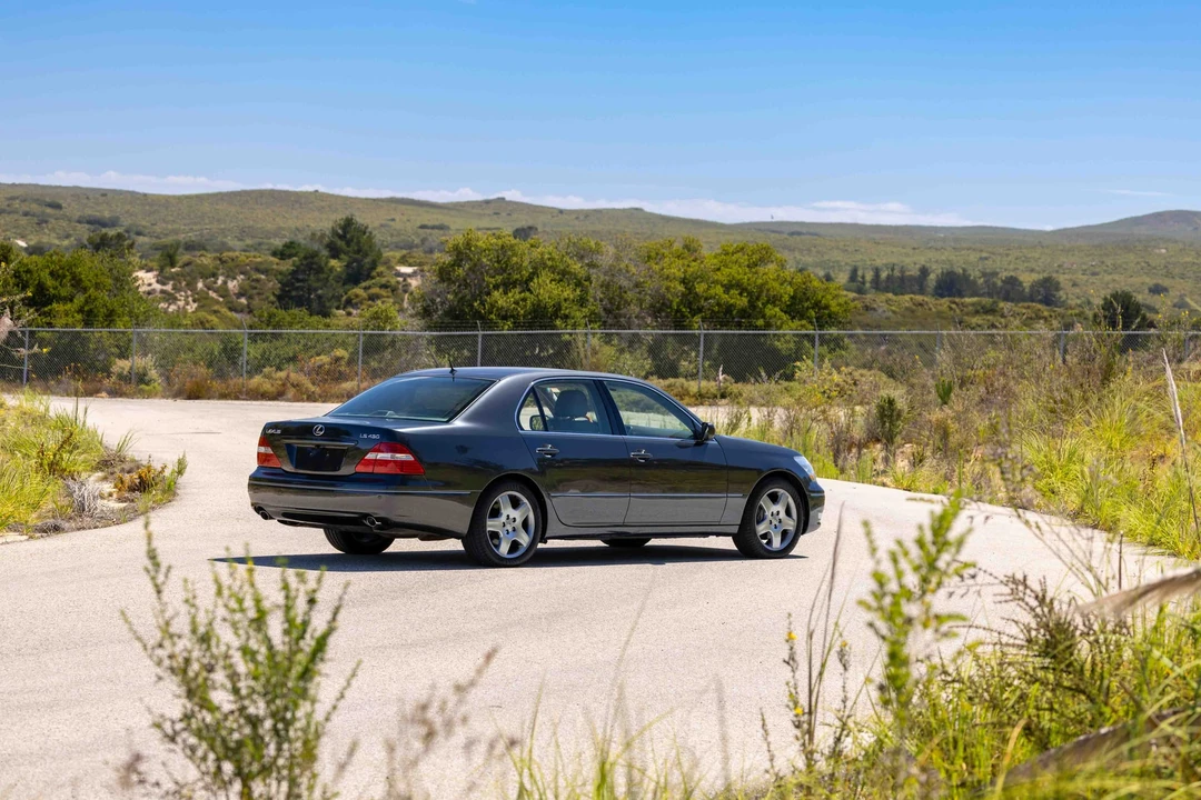2005 Lexus LS 3rd Gen - Image 14 of 31