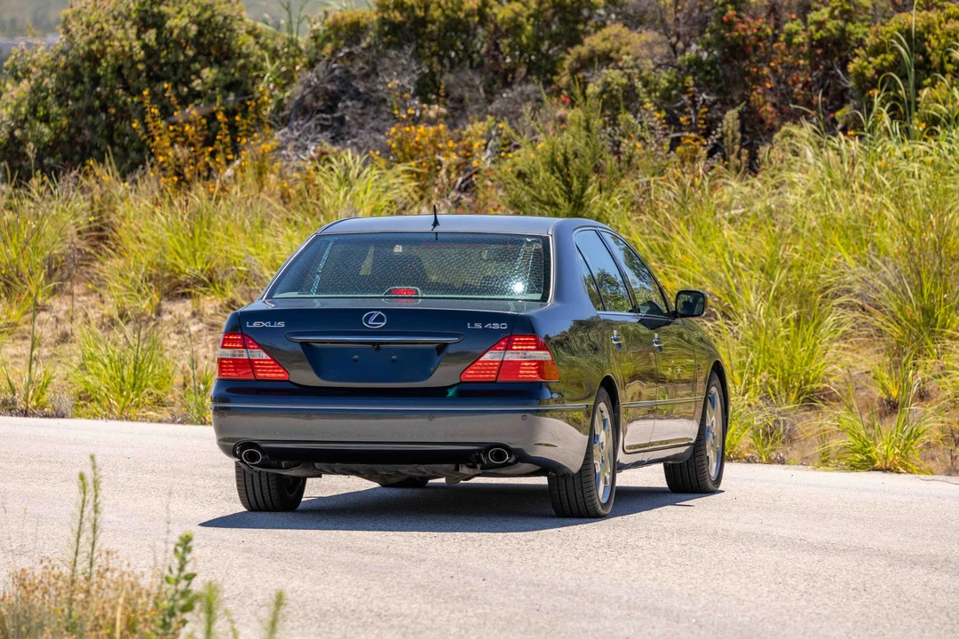 2005 Lexus LS 3rd Gen - Image 12 of 31