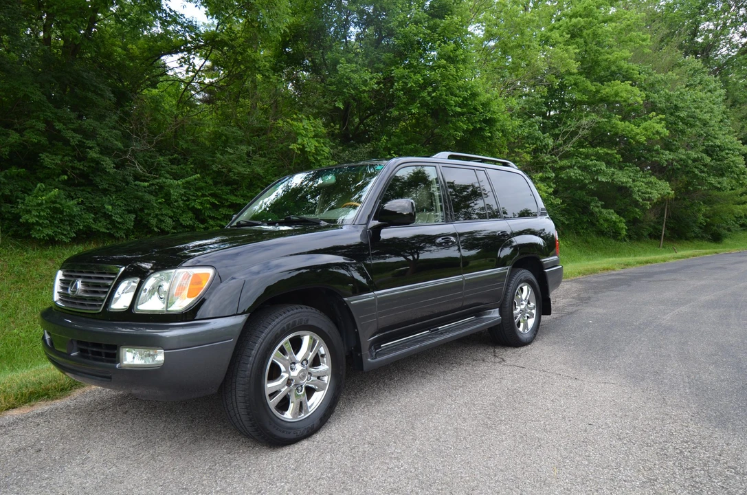 2005 Lexus LX 2nd Gen - Image 23 of 31