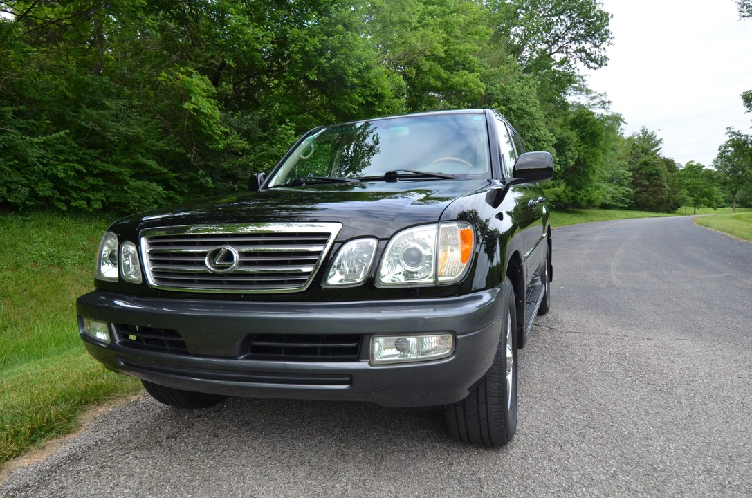 2005 Lexus LX 2nd Gen - Image 22 of 31