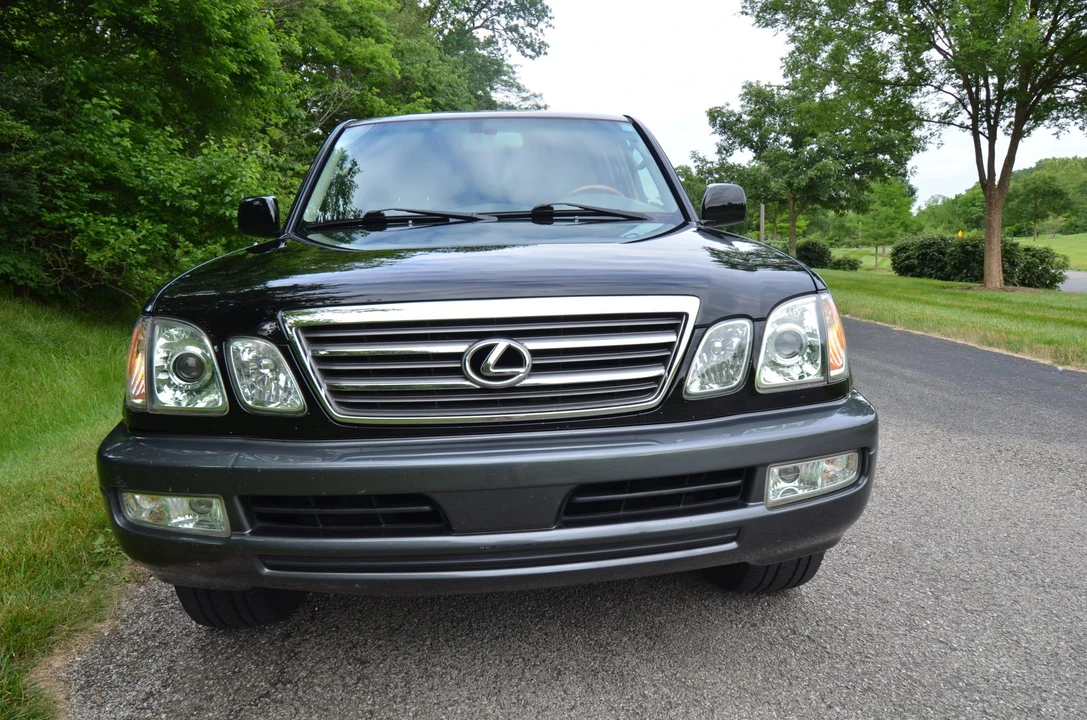 2005 Lexus LX 2nd Gen - Image 21 of 31