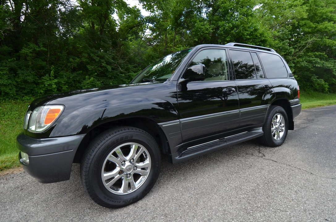2005 Lexus LX 2nd Gen - Image 24 of 31