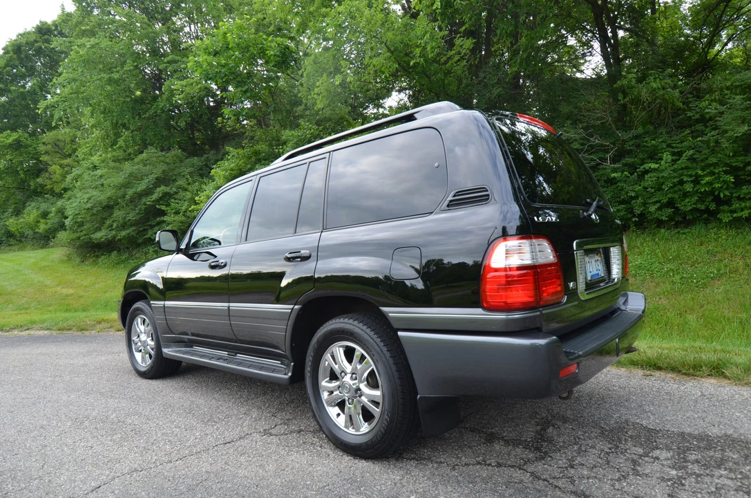 2005 Lexus LX 2nd Gen - Image 26 of 31