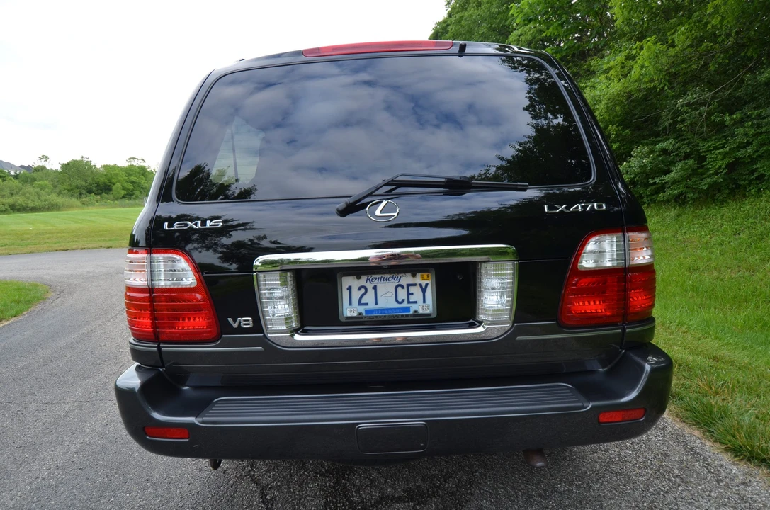 2005 Lexus LX 2nd Gen - Image 29 of 31