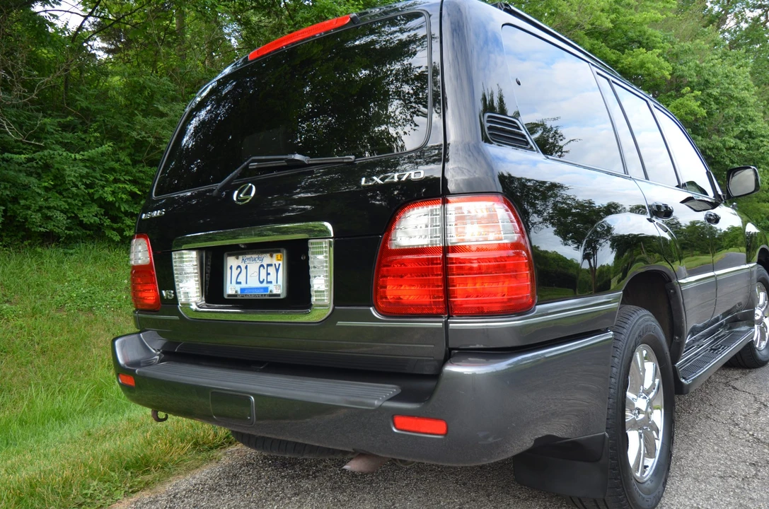 2005 Lexus LX 2nd Gen - Image 31 of 31