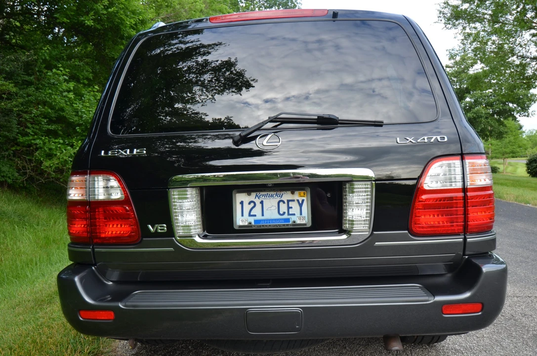 2005 Lexus LX 2nd Gen - Image 30 of 31