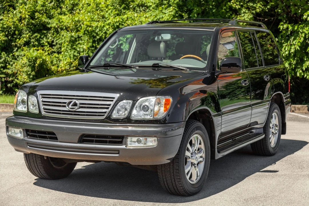 2005 Lexus LX 2nd Gen - Image 2 of 31