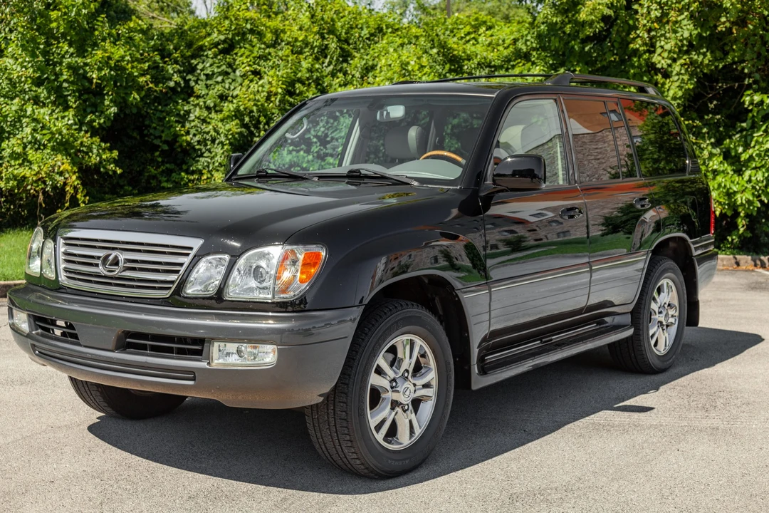 2005 Lexus LX 2nd Gen - Image 3 of 31