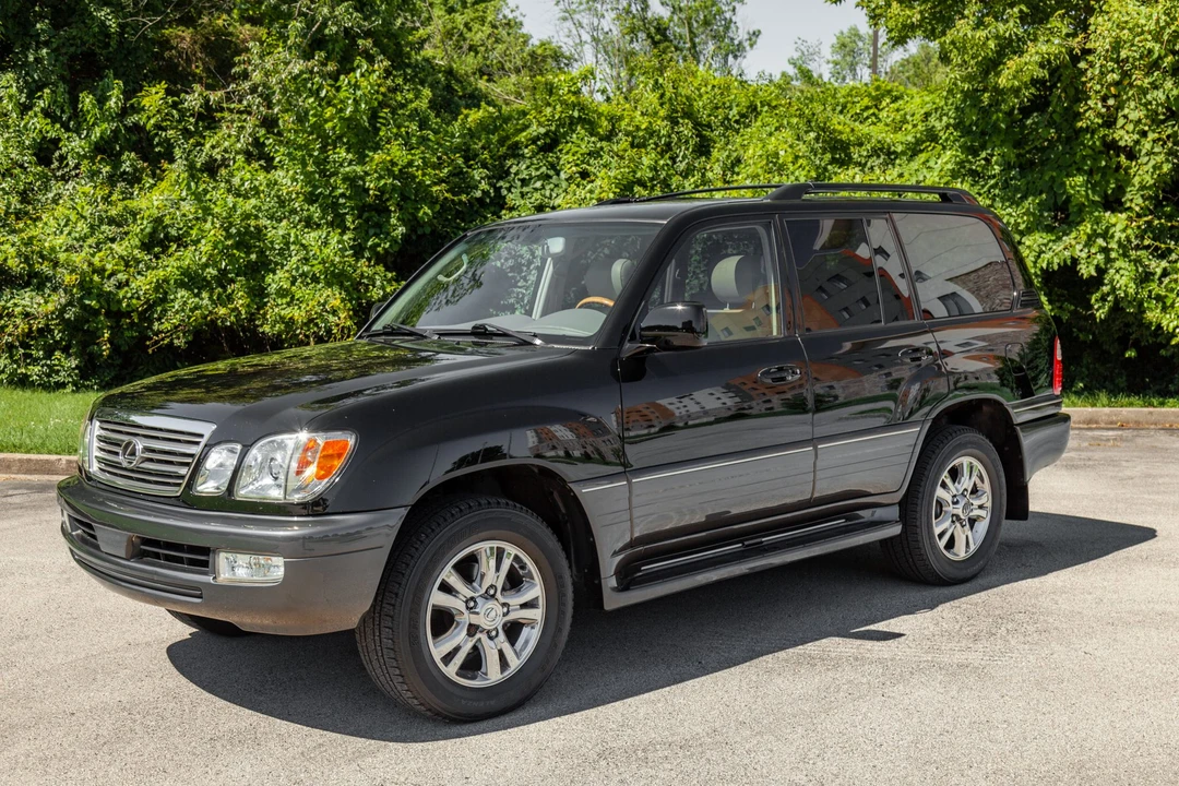 2005 Lexus LX 2nd Gen - Image 4 of 31