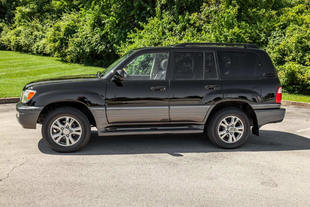 2005 Lexus LX 2nd Gen - Image 5 of 31