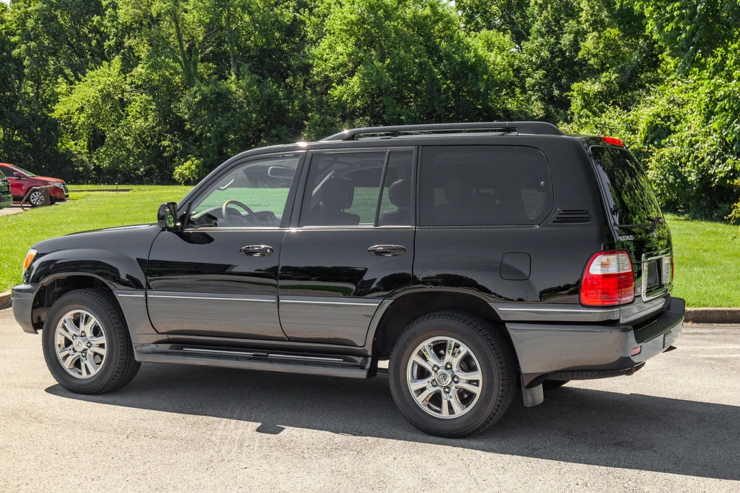 2005 Lexus LX 2nd Gen - Image 6 of 31