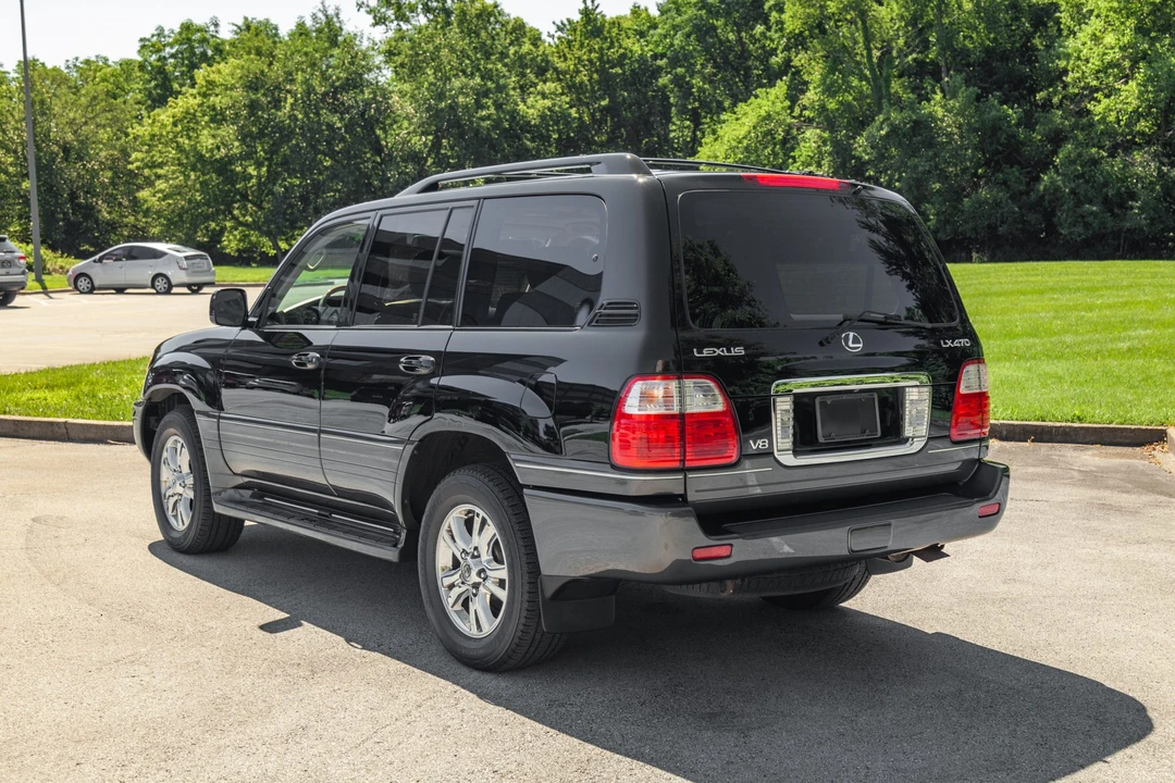 2005 Lexus LX 2nd Gen - Image 7 of 31
