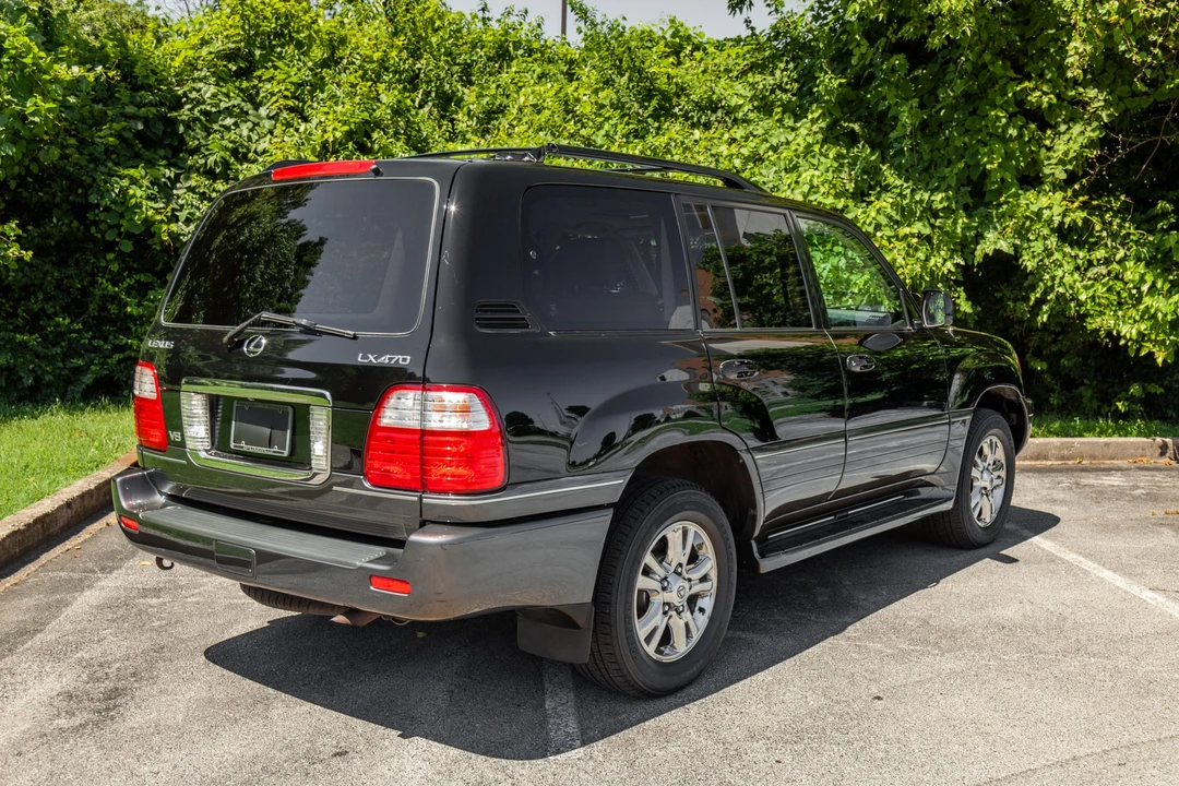 2005 Lexus LX 2nd Gen - Image 12 of 31