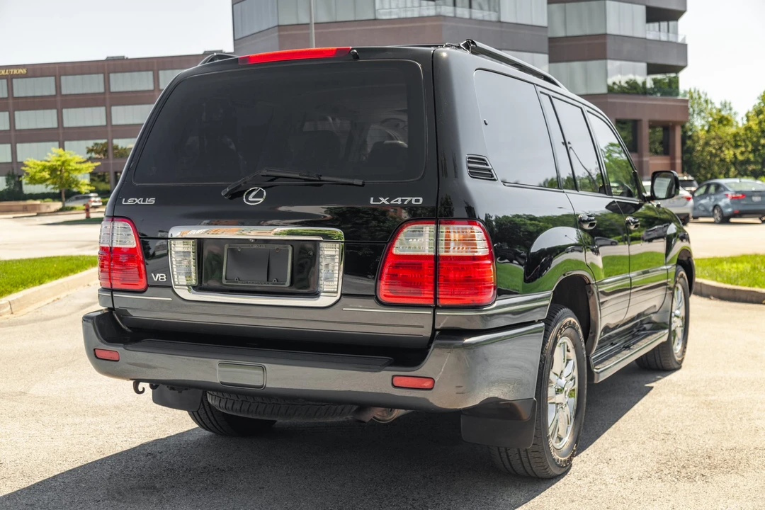 2005 Lexus LX 2nd Gen - Image 13 of 31