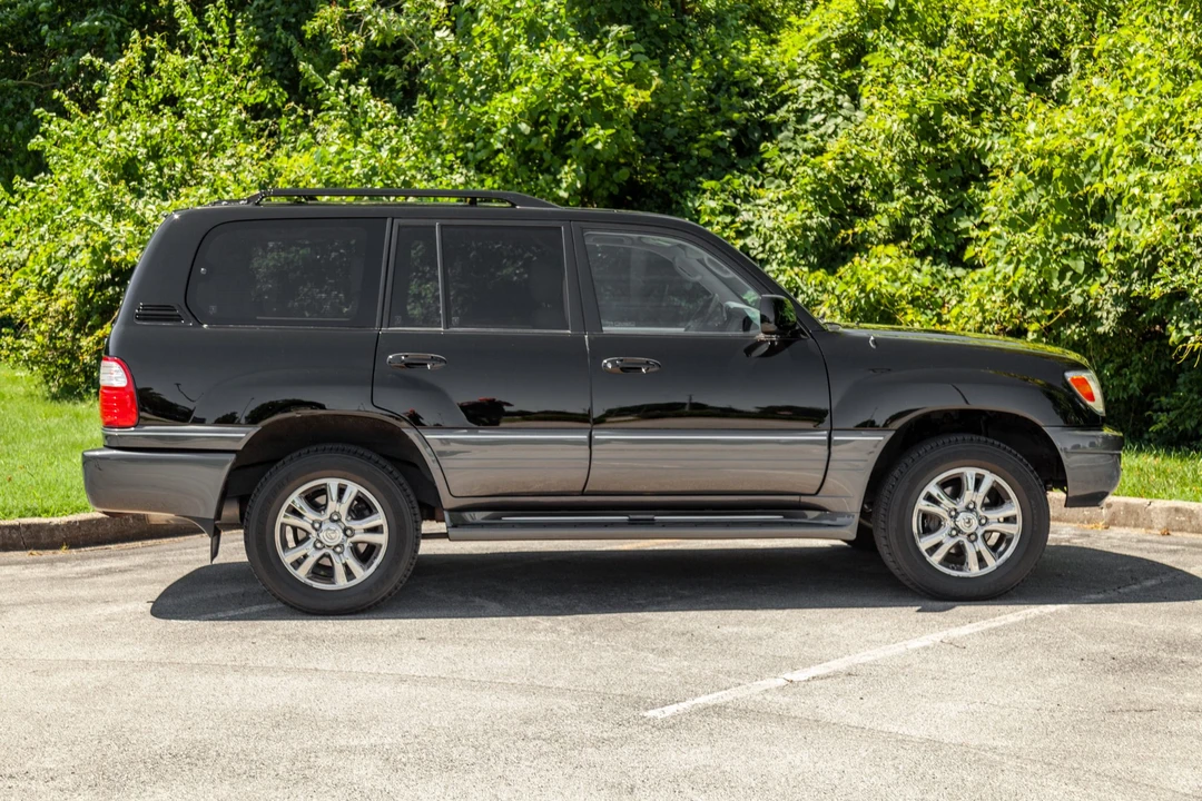2005 Lexus LX 2nd Gen - Image 15 of 31