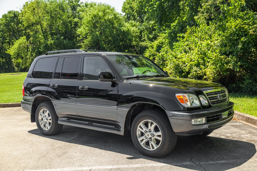 2005 Lexus LX 2nd Gen - Image 16 of 31